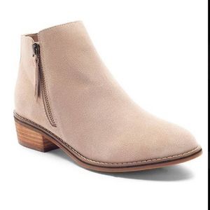 Blondo Linda Waterproof Booties